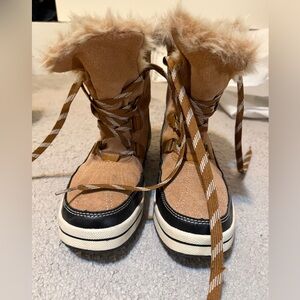 Universal Thread Tan Faux Fur Trim Lace-Up Winter Boots